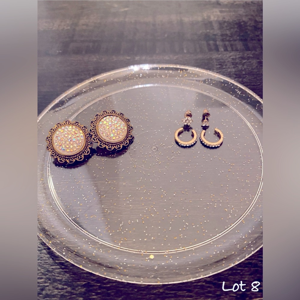 🔹3/$20 Set of 2 Gold Stud Earrings & Ear Cuff (2)
